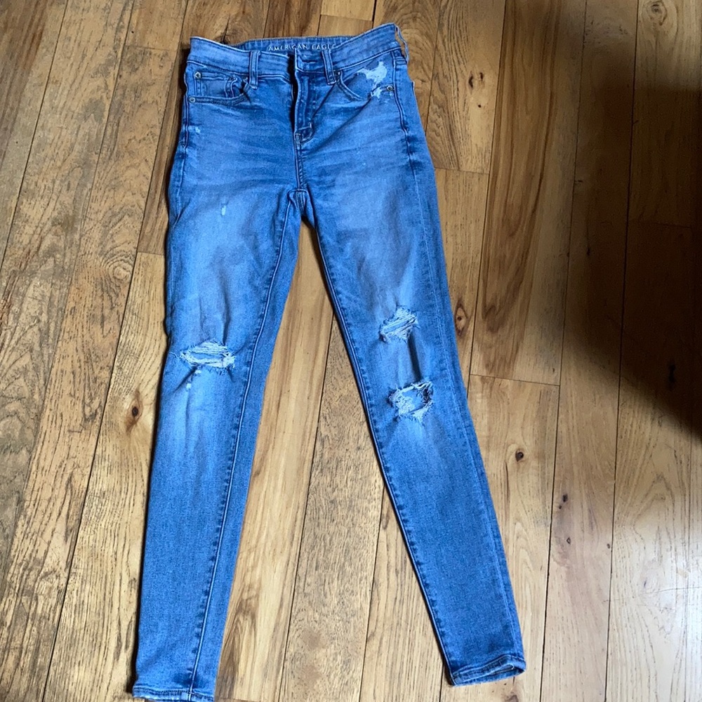 Women’s high rise skinny jeans.